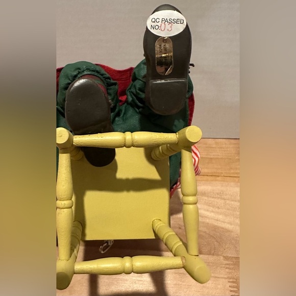 Kurt S. Adler “Gepetto Santa” Musical Figurine with Puppet - Picture 9 of 14